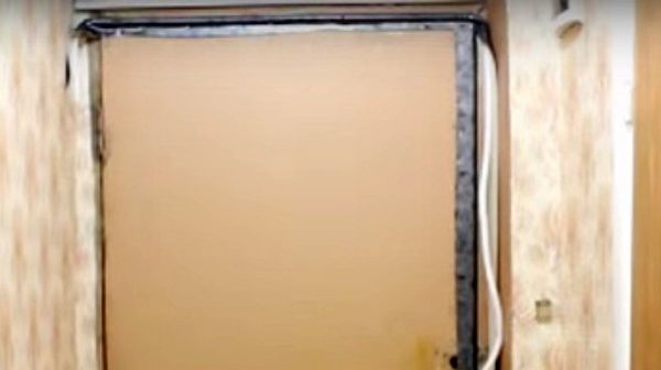 The roller is formed immediately, ready-made, attached along the perimeter of the canvas