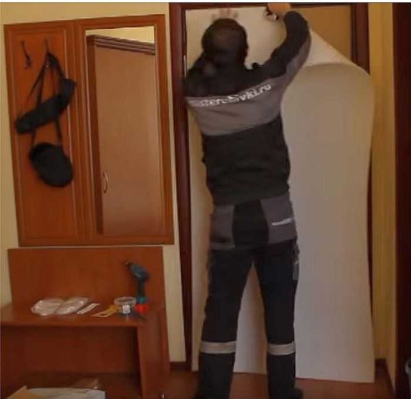 We lay and fasten the foam rubber