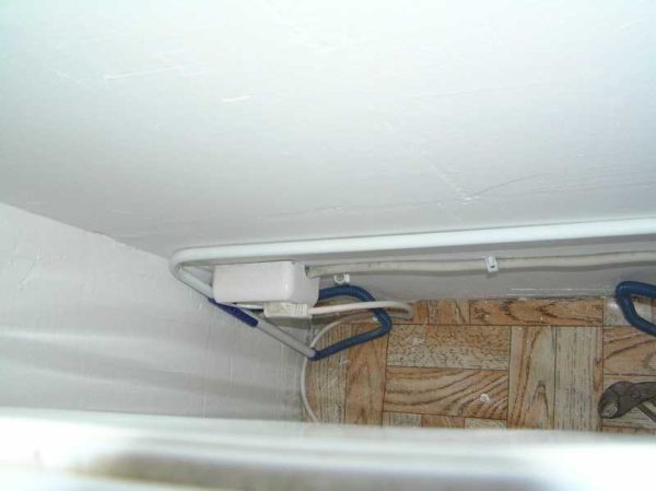 Example of connecting the dishwasher to the mains