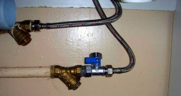 If there is a free drainage of water, it is very simple to connect the washing machine to the water supply system - put a filter, to it - a hose. All