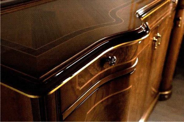Polished furniture is good for classic interiors