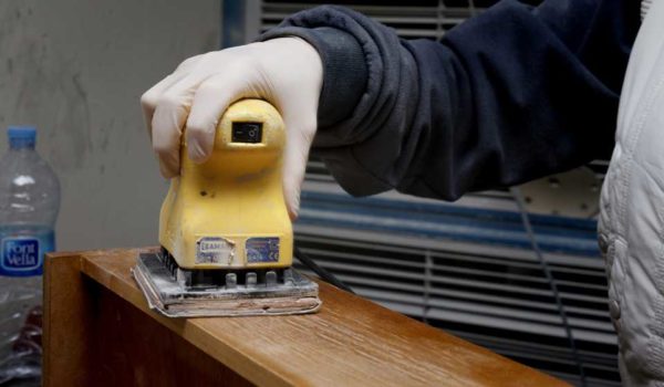 Grinding varnish