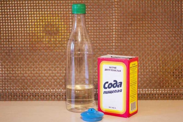 Soda and vinegar pierce pipes by foaming
