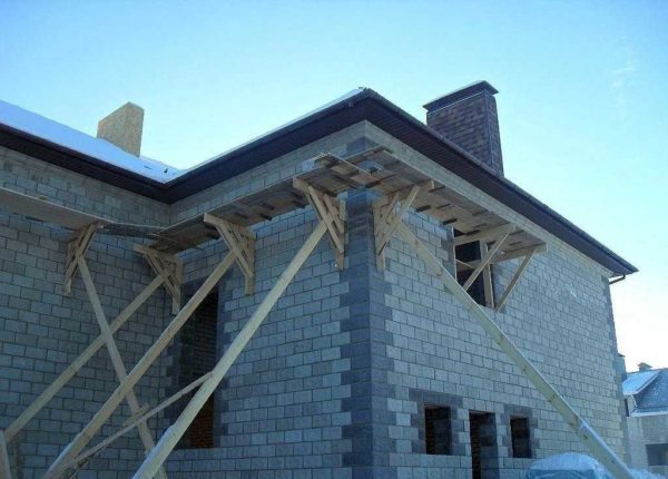 How to make Armenian scaffolding at the outer corner
