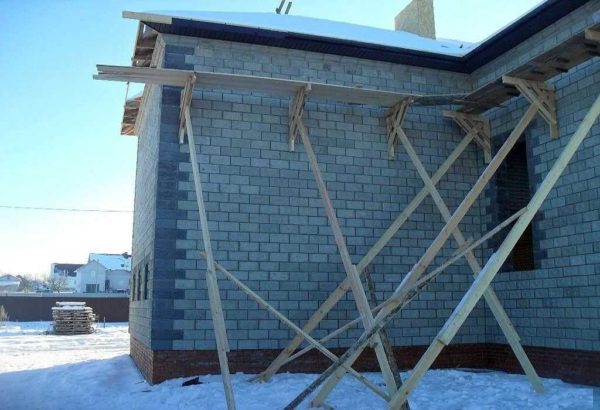 Installed stops knock down with jibs