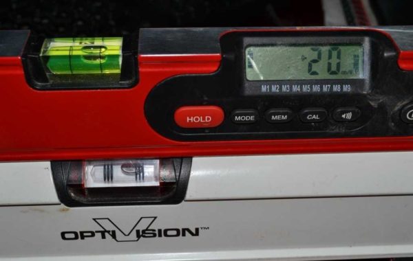 Construction level with goniometer