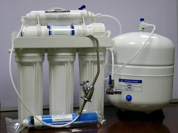 Reverse osmosis systems are equipped with a tank for purified water, so you need to find a place under the sink for it too