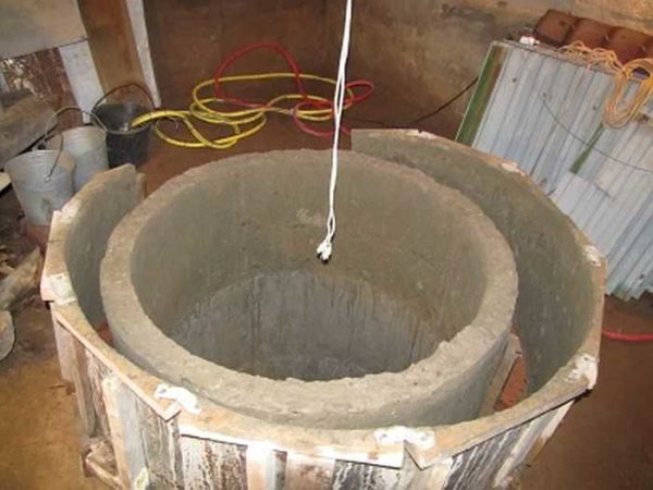 Concrete ring molds can be made from sheet steel