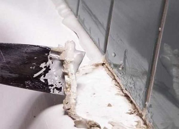 Remove old skirting boards and glue residues