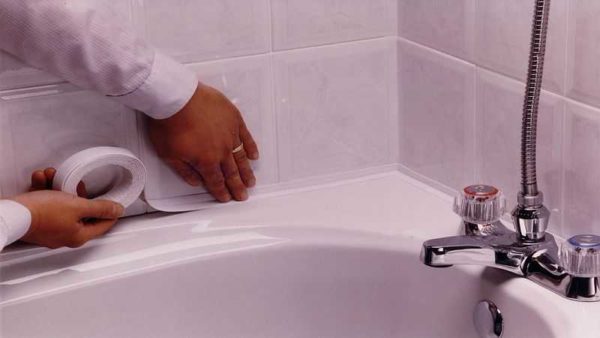 Applying bath curb tape