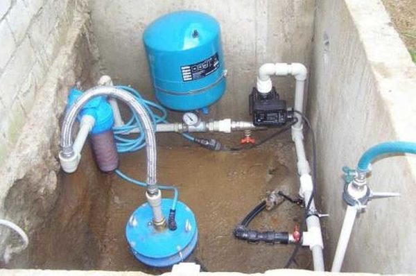 Installing a hydraulic accumulator in a pit