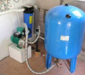Connecting the accumulator to a surface pump
