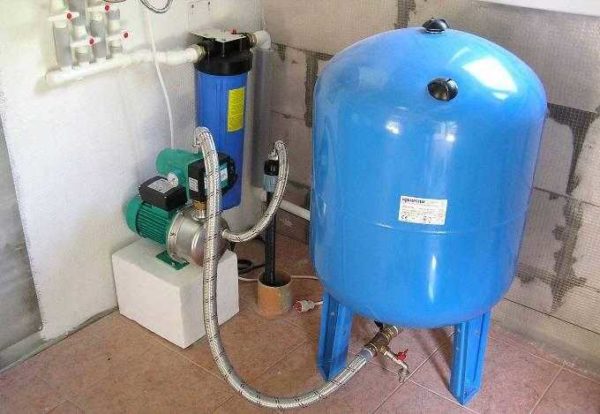 Connecting the accumulator to a surface pump