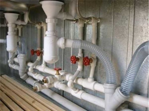 A valve is installed on each branch