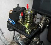 The water pressure switch is adjusted using springs