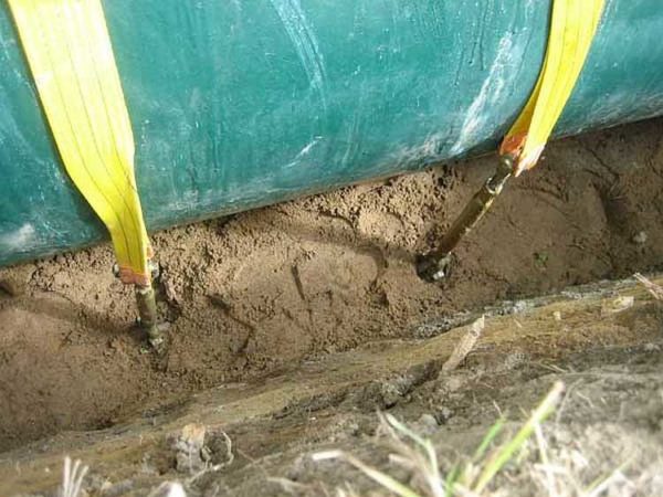 An example of anchoring a septic tank with anchors