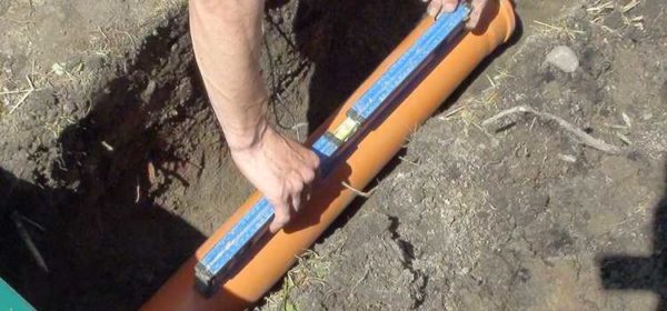 The sewer pipe must be laid with a certain slope