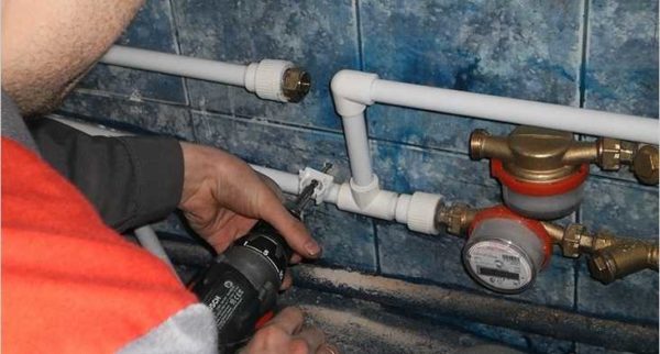 Under the normal condition of the pipes, the installation of water meters for professionals takes about 2 hours