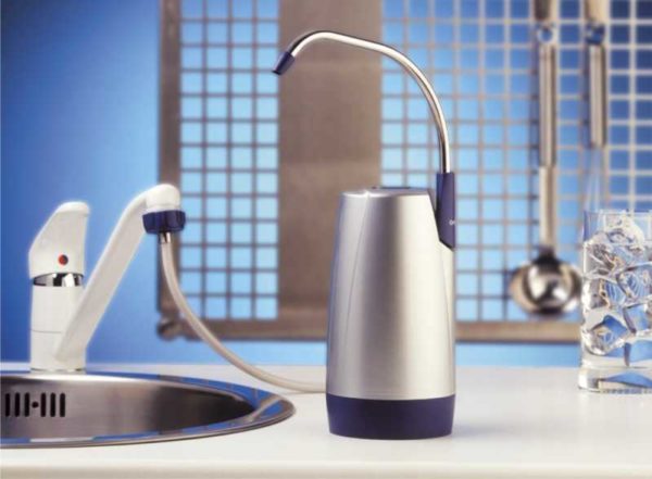 The desktop version can be connected to a tap or water supply
