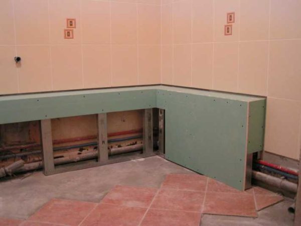 The box for pipes in the toilet can be vertical or horizontal - this does not change the essence