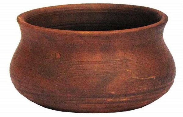 Take similar pots (clay, flower can be used)