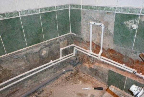 Today, in most cases, piping in the bathroom is made of polymer pipes - polypropylene for water supply, PVC for sewage