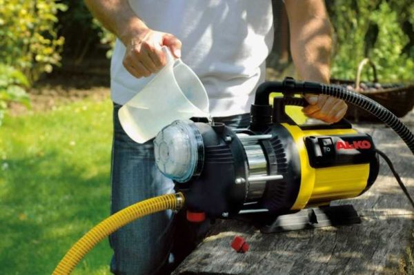Surface centrifugal pumps must be filled with water before starting