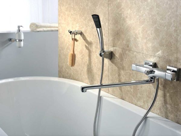The long spout is the traditional choice for bath mixers