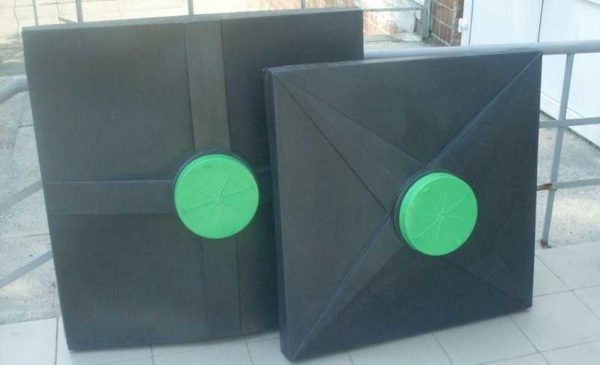 Plastic shower tanks come in different shapes