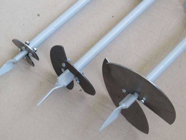 One rod can have several sets of cutting blades - for pits of different diameters