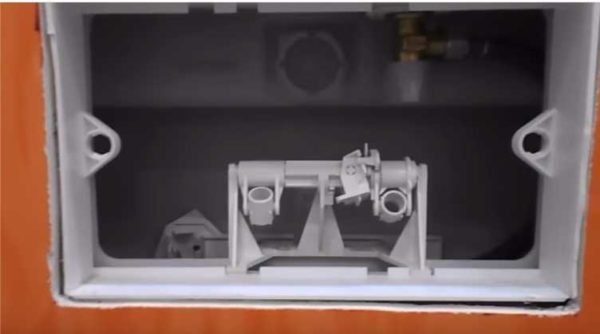 One type of drain mechanism and bolts for fastening the button