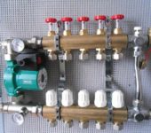Example of a collector for underfloor heating with a mixing unit and a circulation pump
