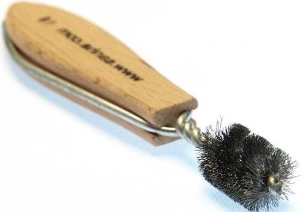 Brush for cleaning fittings from the inside