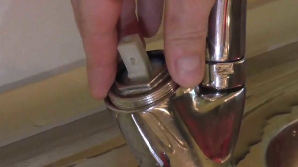 Do-it-yourself crane fixing is a medium task