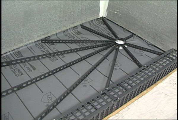 Prepared guides for filling the screed