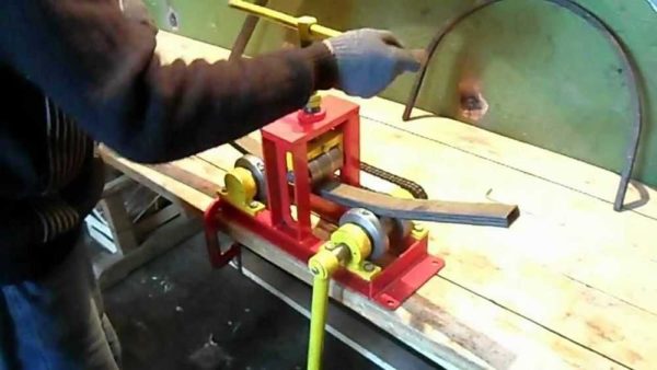 A pipe bender for a profile pipe with your own hands can be made in different sizes