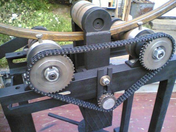 With such a torque transmission device, an electric drive is not needed - it will be easy to work