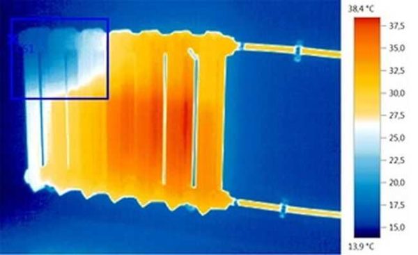 The air in the heating radiator interferes with the normal circulation of the coolant. This leads to the fact that the battery does not heat well.