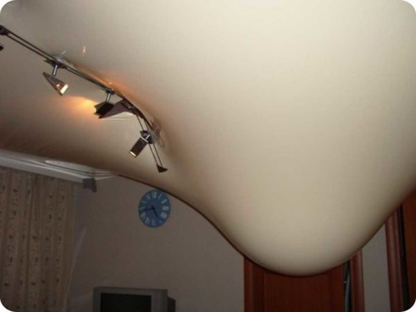 If water has accumulated in the false ceiling, consider yourself lucky - it is simply drained through the hole for attaching the chandelier. True, you cannot use the wiring until everything is dry ...
