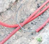 If there are several cables, they are each laid in its own sheath or simply placed in parallel at a distance of 10-15 cm from one another