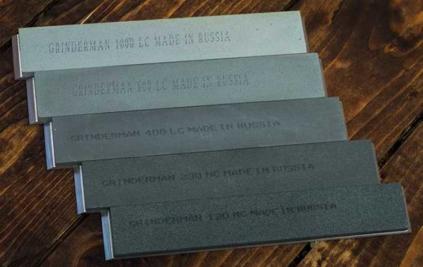Bars for sharpening knives are required with medium and fine grain, for finishing (polishing), you can take another very fine