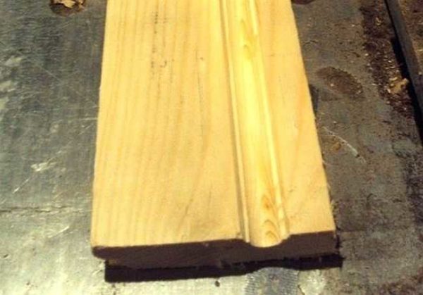 The principle of work with a hand router is the same