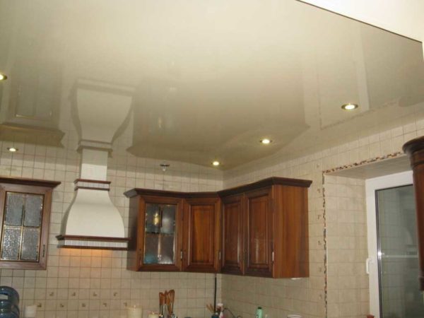 Placing spots along kitchen cabinets is a logical step