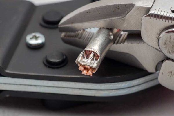 An example of crimping conductors with a sleeve