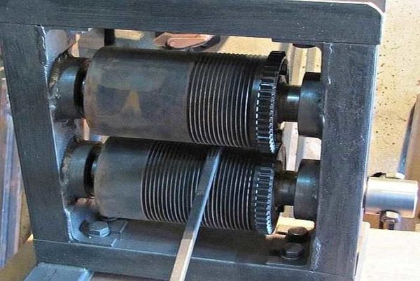 Machine tools for bar ends. In this case, a goose foot