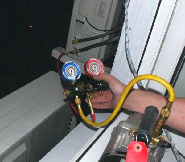 Vacuuming the air conditioner using a pump
