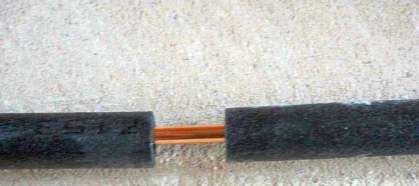 Heat insulation is put on the copper pipes, they are joined very tightly and the joint is glued with metallized (aluminum) tape