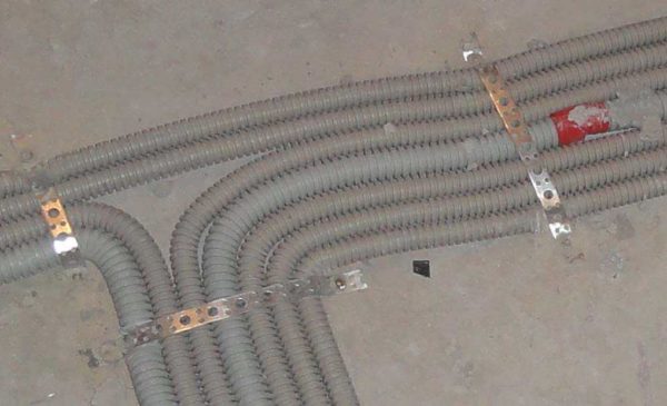 Fixing wire bundles