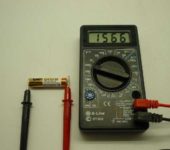 How to use a multimeter to measure voltage