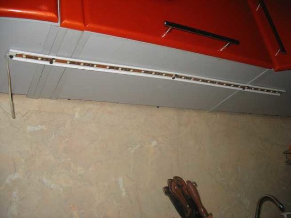 Fastening the tape in a small profile